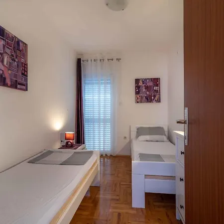 Okrug Gornji 8 Apartment