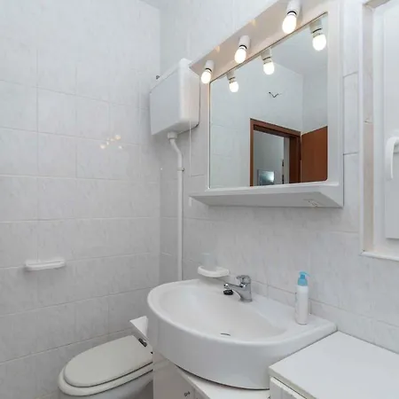Okrug Gornji 8 *