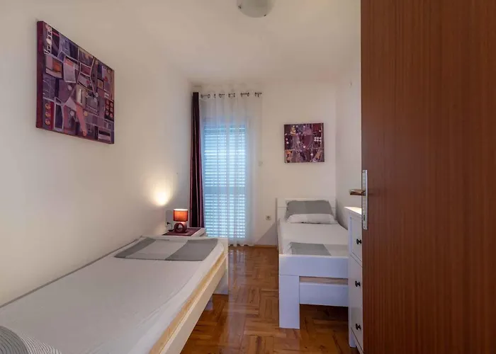 Okrug Gornji 8 Apartment